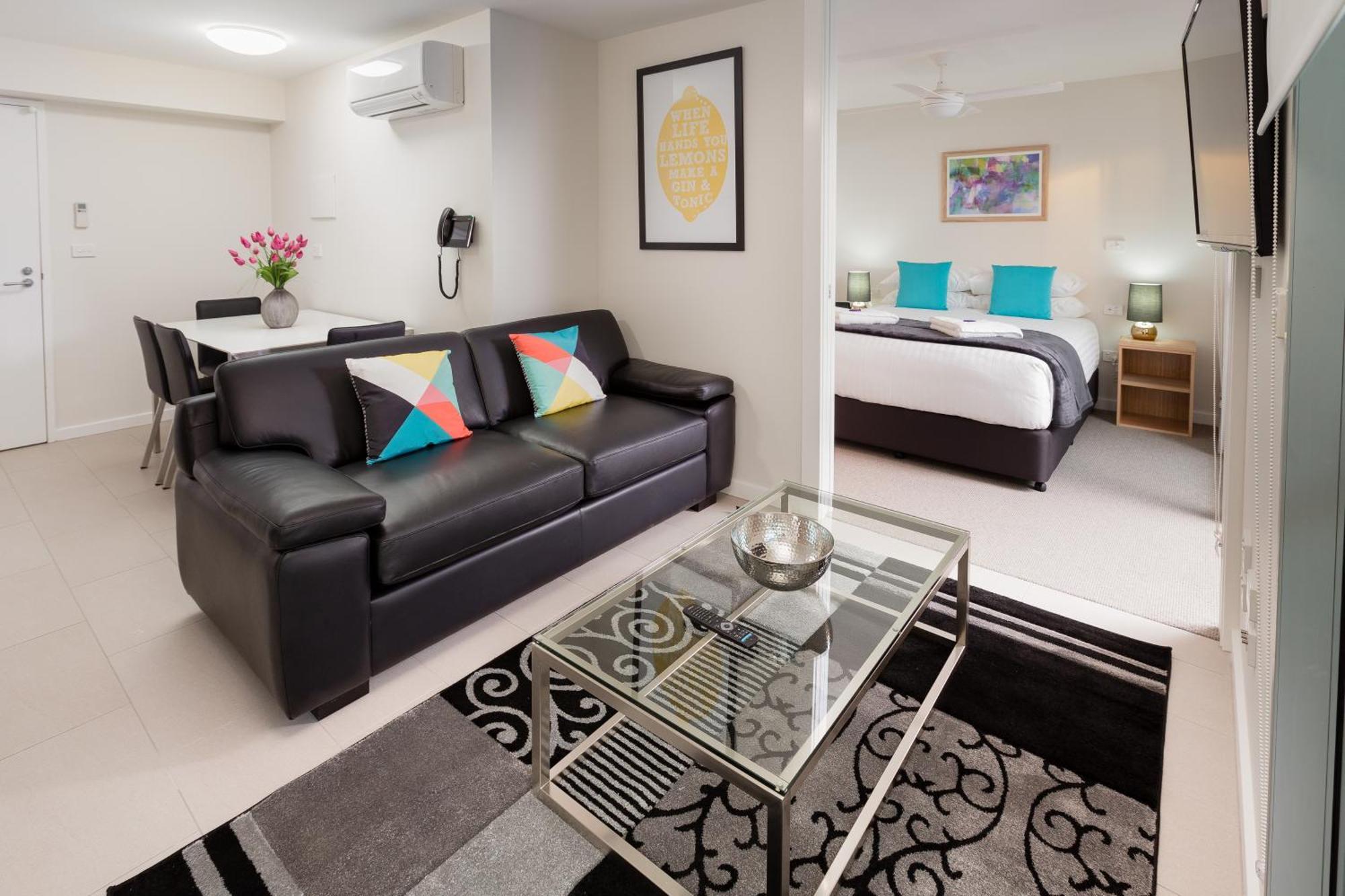 Hamilton Executive Apartments Нюкасъл Екстериор снимка