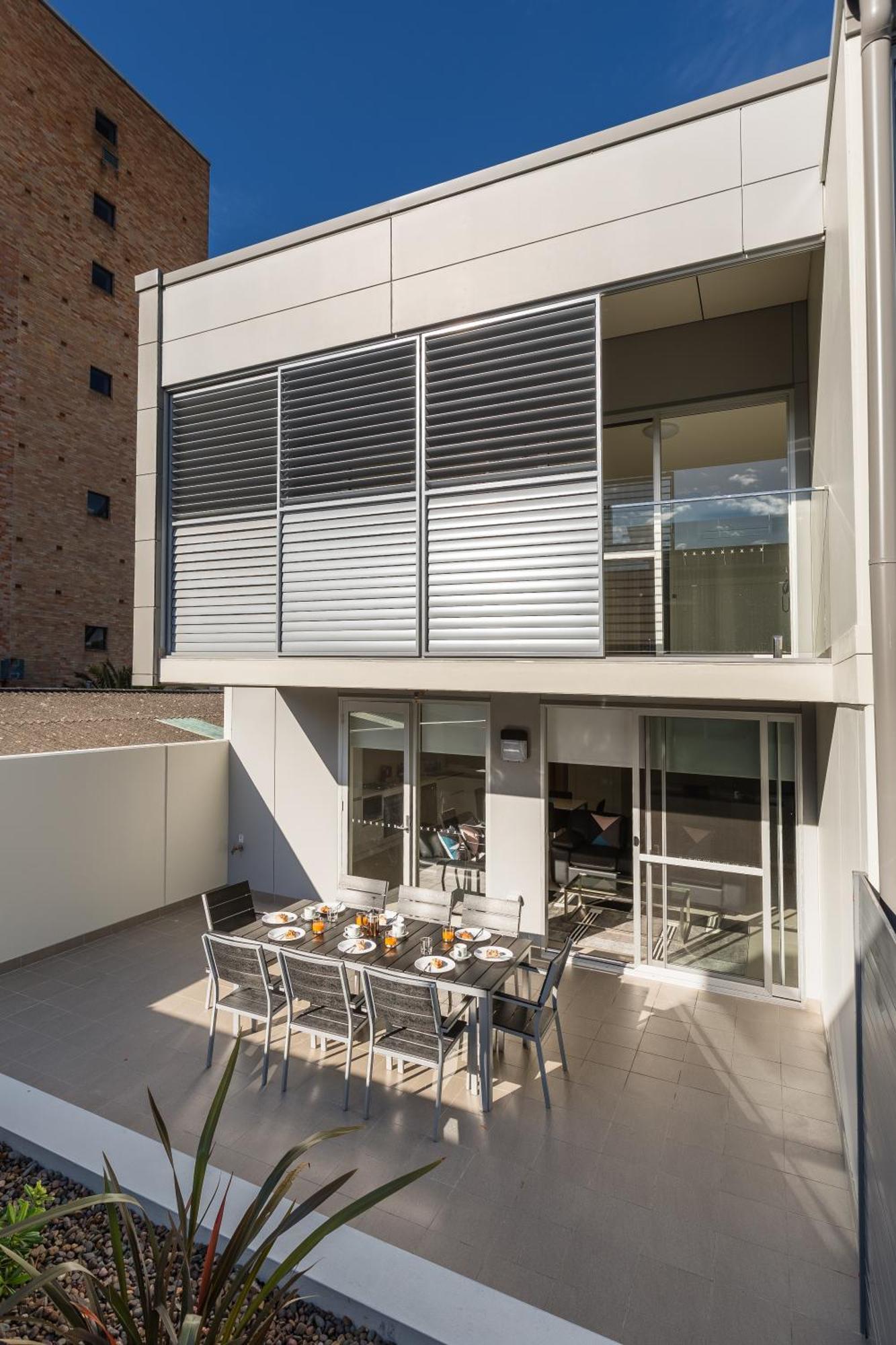 Hamilton Executive Apartments Нюкасъл Екстериор снимка