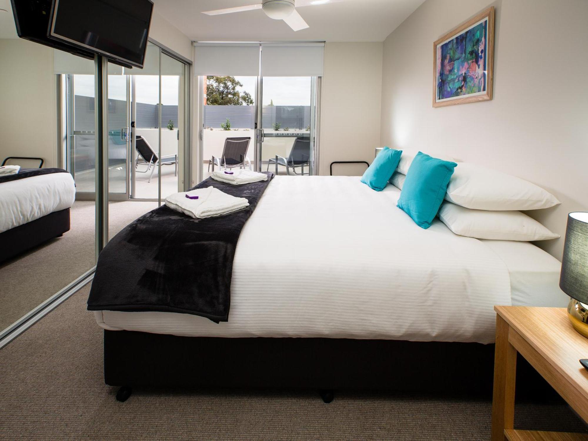 Hamilton Executive Apartments Нюкасъл Екстериор снимка