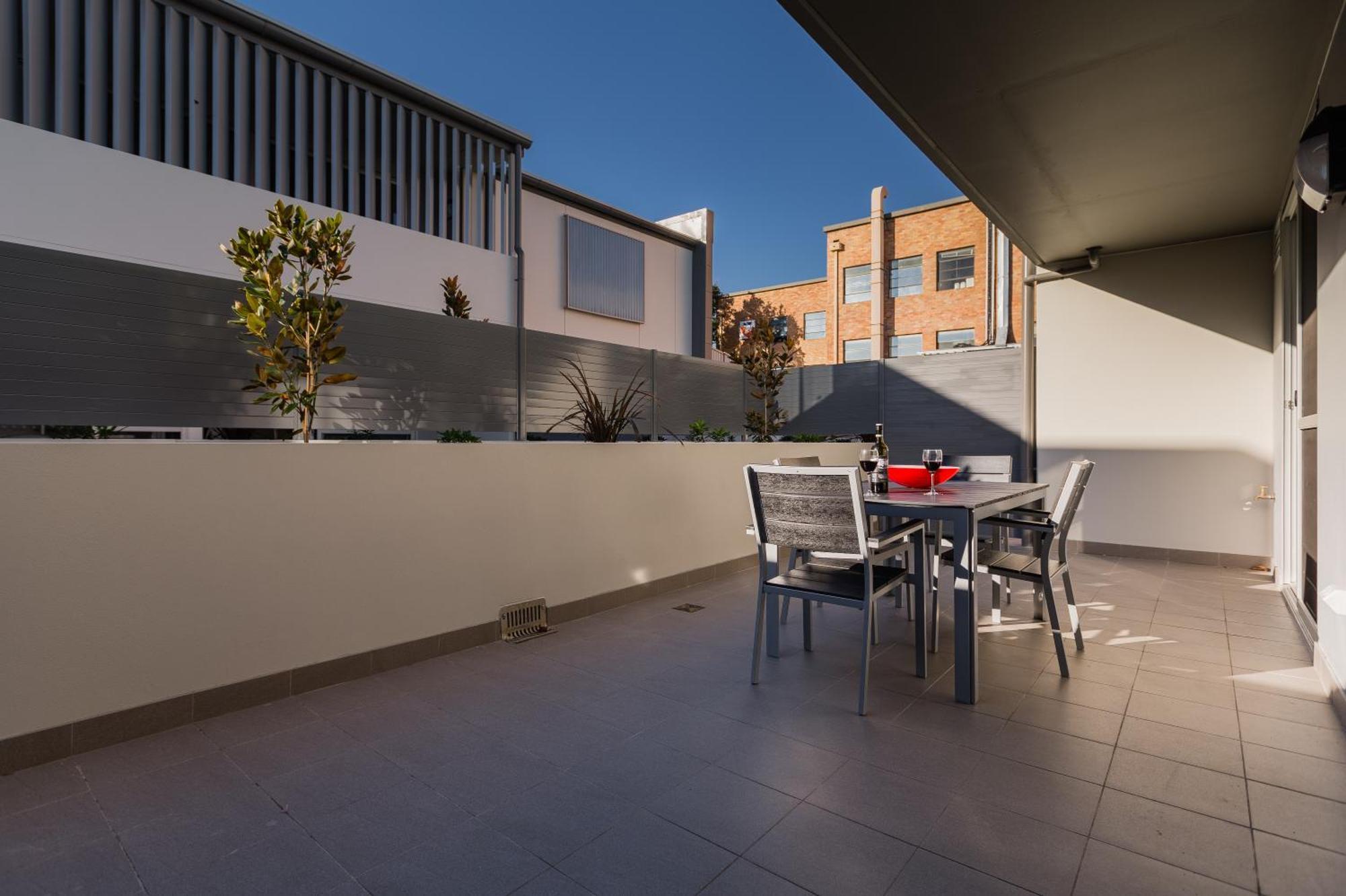 Hamilton Executive Apartments Нюкасъл Екстериор снимка