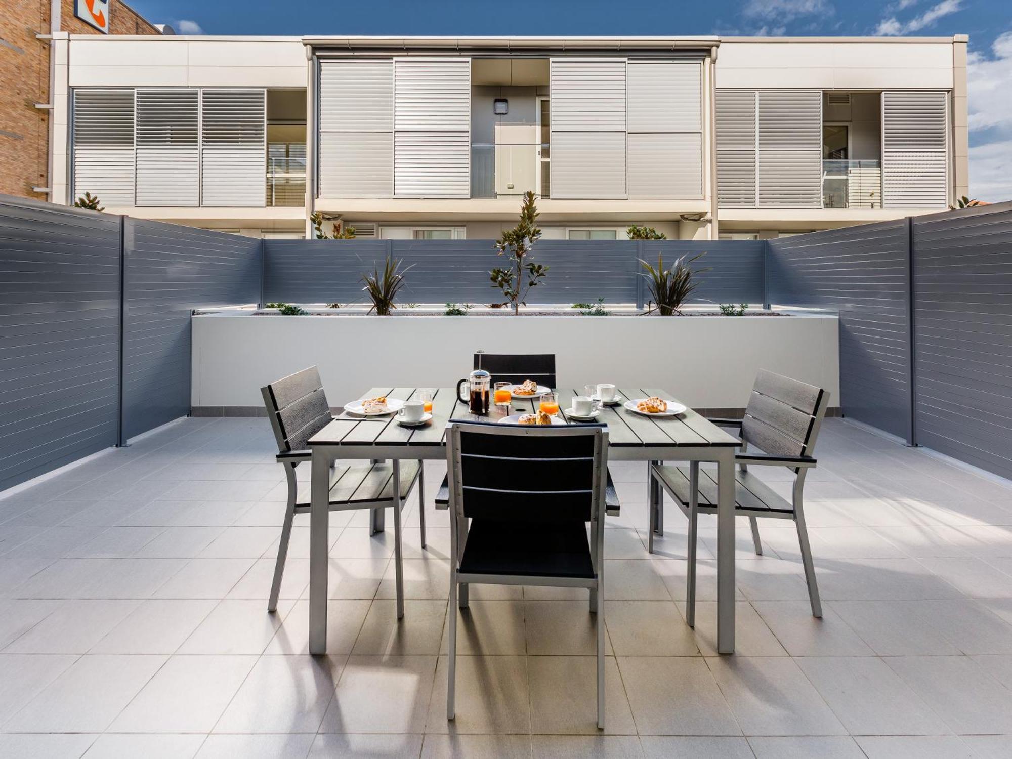 Hamilton Executive Apartments Нюкасъл Екстериор снимка